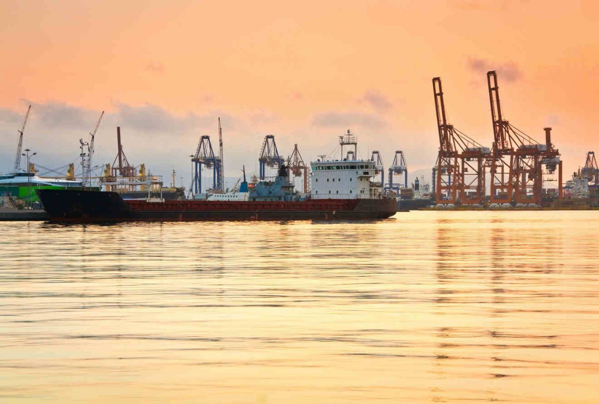 Piraeus_port_Athens_Greece_cargo_ship_hd