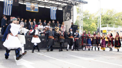 dancing-group-1_540